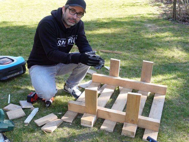 So sieht meine selbstbaute Unterkontruktion für die Mähroboter Garage aus